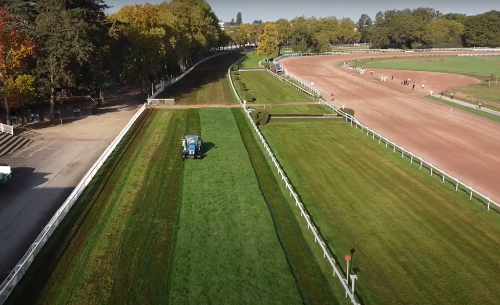 La piste galop de l'hippodrome de Nantes subit des travaux de rénovation.