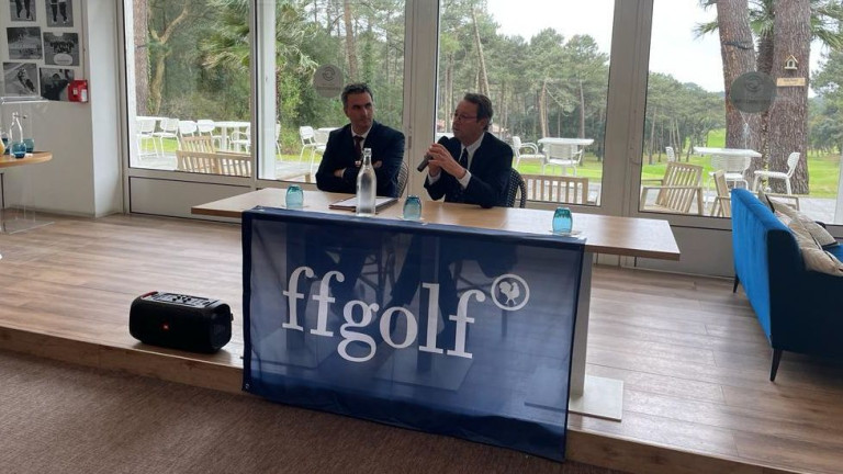 Le président de la ffg, Pascal Grizot (droite) aux côtés de Guillaume Choisy, directeur général de l'Agence de l'eau Adour-Garonne. © ffgolf