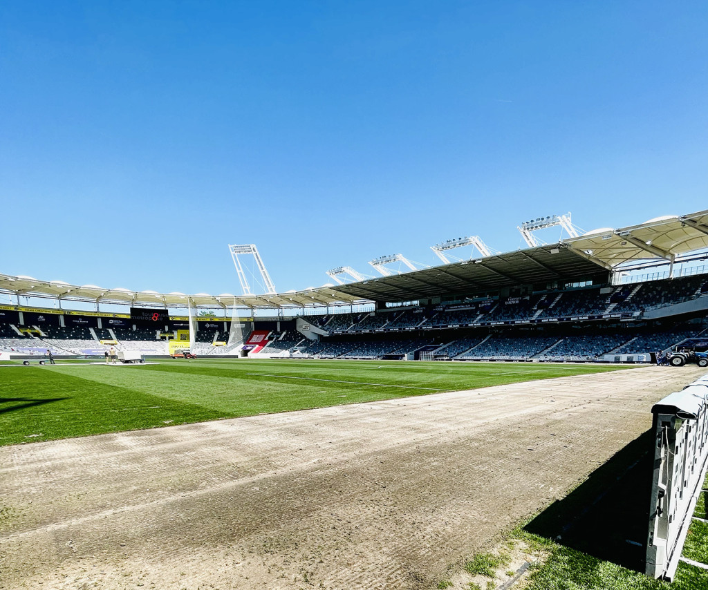 La pelouse du Stadium de Toulouse en travaux