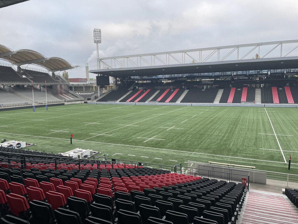 Changement de stade le lendemain avec le Matmut Stadium et sa pelouse synthétique à Gerland.