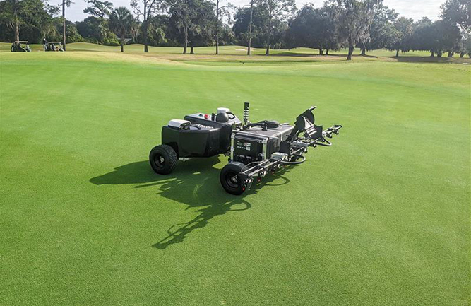 Le pulvérisateur autonome ASTRO de Frost Inc.