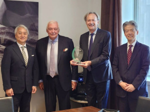 De gauche à droite : Sean Kubo, président-directeur général de Yamabiko ; Philippe Klomp, directeur général de PPK ; Pierre Klomp, directeur général adjoint de PPK ; et Hank Shirai, président de Yamabiko Europe.